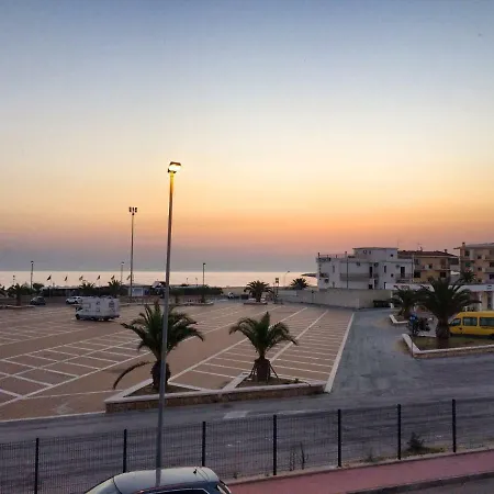 Palazzo Manfredi Vista Mare Con Parcheggio
