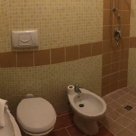 Palazzo Manfredi Vista Mare Con Parcheggio Вьесте